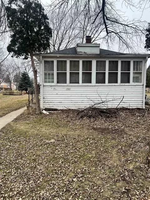 1943 Minnesota St, Oshkosh, WI 54902
