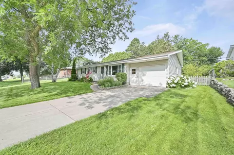 2252 San Luis Pl, Green Bay, WI 54304