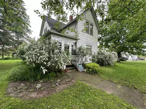 405 N Clark St, Black Creek, WI 54106