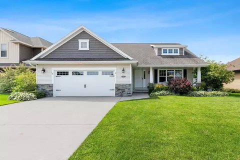 609 Pebblestone Cir, Hobart, WI 54155