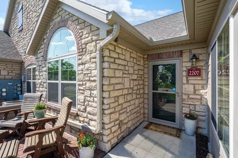 2207 E Tuscany Way, Appleton, WI 54913 photo 2