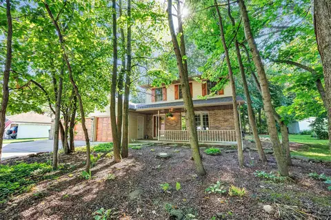 1503 Cardinal Ln, Green Bay, WI 54313