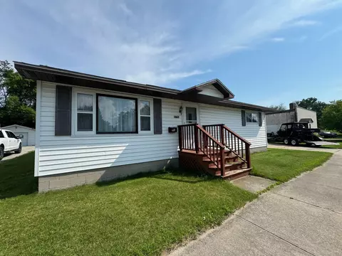 1867 Wisconsin St, Marinette, WI 54143