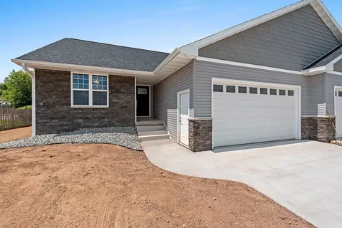 843 Redhawk Dr, Pulaski, WI 54162