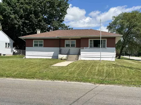 1800 28th Ave, Menominee, MI 49858
