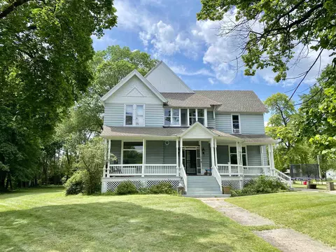 209 State St, Marinette, WI 54143