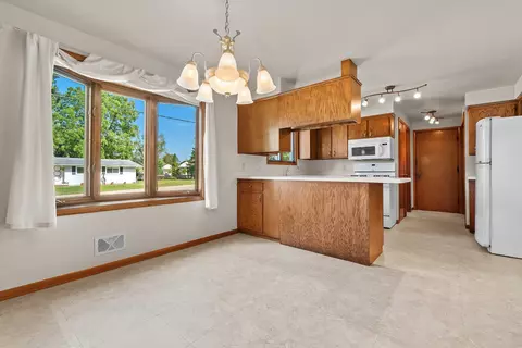 451 Sunset Ct, Denmark, WI 54208 photo 9