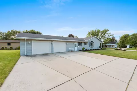 451 Sunset Ct, Denmark, WI 54208