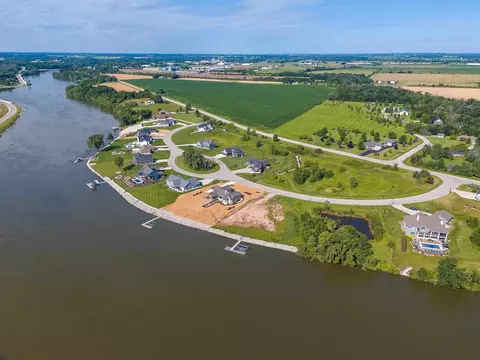 118 Fox Shores Dr #1, De Pere, WI 54115