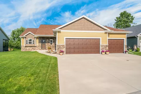 1855 Forest Glen Rd, Neenah, WI 54956