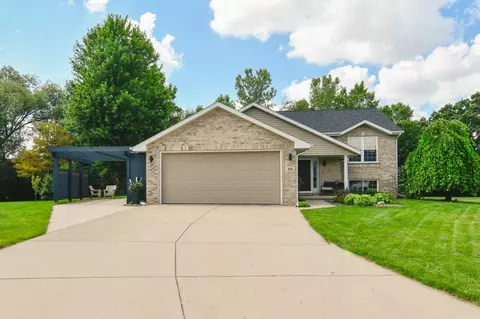 691 W Rock River Cir, De Pere, WI 54115