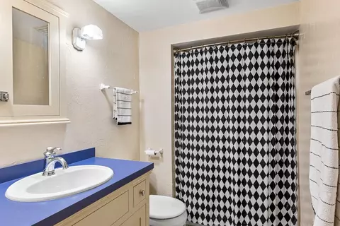 Bath - 623 S Mueller St, Appleton, WI 54914 photo 3 of 3