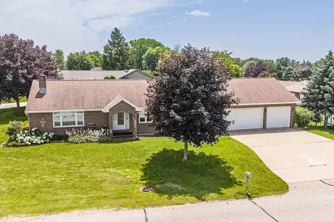 1285 W Hiawatha Dr, Appleton, WI 54914