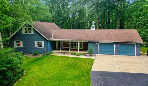 854 Creek Valley Ct, Oneida, WI 54155