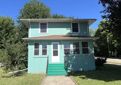215 N Main St, Clintonville, WI 54929