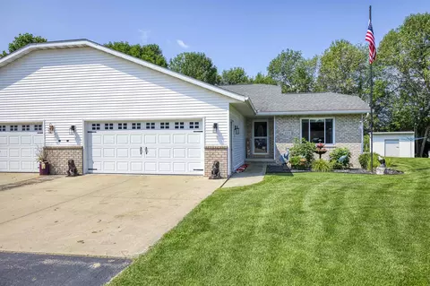 2305 Sugarbridge Ct, Menasha, WI 54952