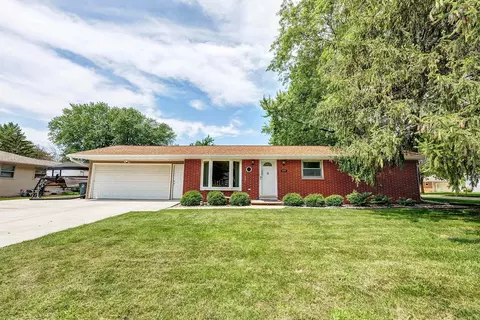 2140 Dorothy Ln, Green Bay, WI 54304