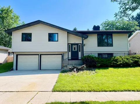 1632 Camelot Blvd, Sheboygan, WI 53081