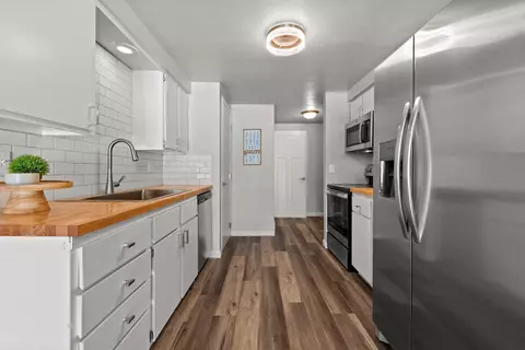 Kitchen - 430 E 1st Ave # A, Appleton, WI 54911 photo 2 of 4