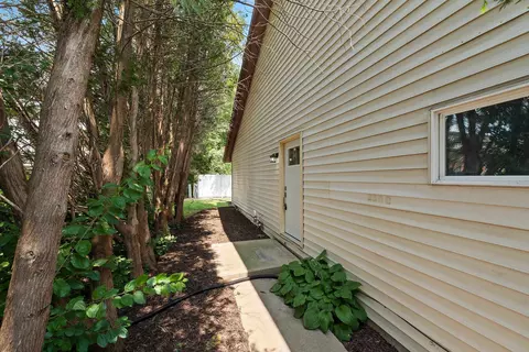 Exterior - 430 E 1st Ave # A, Appleton, WI 54911 photo 2 of 4