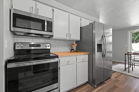 Kitchen - 430 E 1st Ave # A, Appleton, WI 54911 photo 3 of 4
