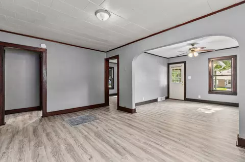 2121 N Oneida St, Appleton, WI 54911 photo 2