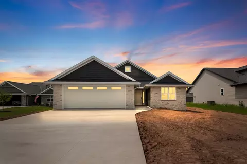 2572 Willow Ct, Green Bay, WI 54311