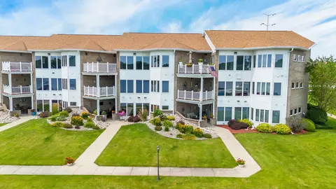 169 S 1st St #5, Winneconne, WI 54986