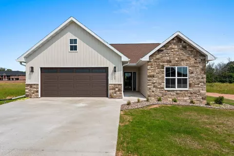 3121 Lazy Oak Ct, Green Bay, WI 54311