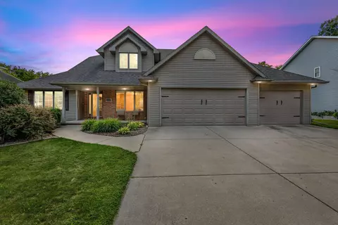 1620 Royal Crown Ct, Green Bay, WI 54313
