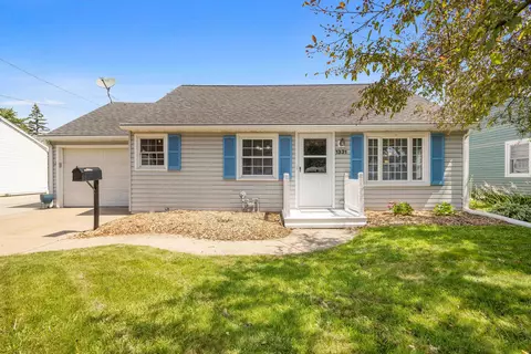 1331 Garland St, Allouez, WI 54301