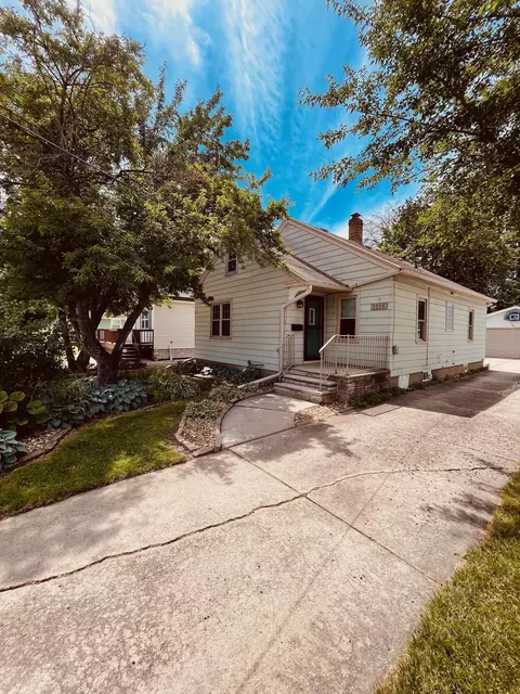 1116 12th Ave, Green Bay, WI 54304