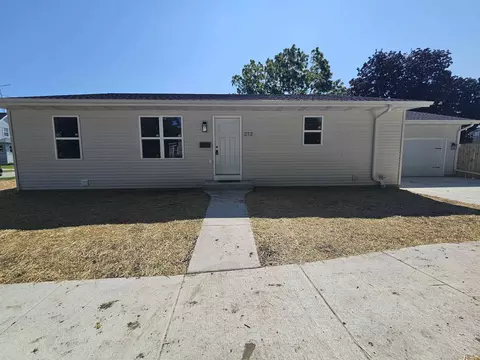 213 N Military Rd, Fond Du Lac, WI 54935