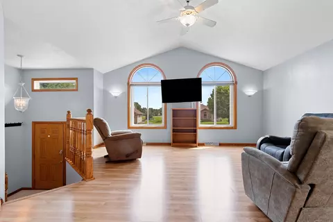 239 Alison Ct, Wrightstown, WI 54180 photo 2