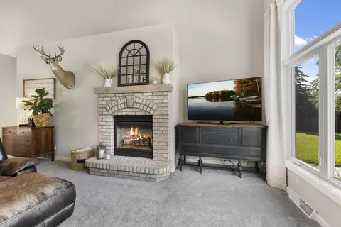 Living - w2575 Fontana Way, Appleton, WI 54915 photo 3 of 6