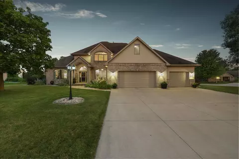 Exterior - w2575 Fontana Way, Appleton, WI 54915 photo 19 of 20