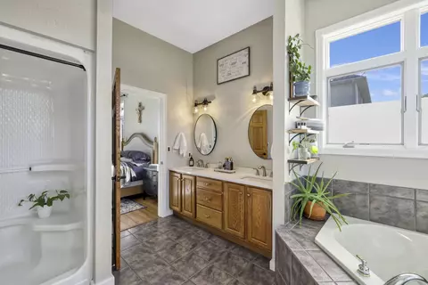 Bath - w2575 Fontana Way, Appleton, WI 54915 photo 4 of 7