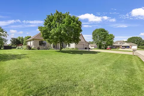 Exterior - w2575 Fontana Way, Appleton, WI 54915 photo 9 of 20