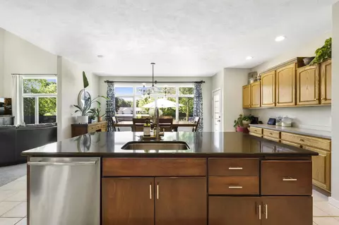 Kitchen - w2575 Fontana Way, Appleton, WI 54915 photo 5 of 6