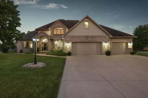 Exterior - w2575 Fontana Way, Appleton, WI 54915 photo 20 of 20