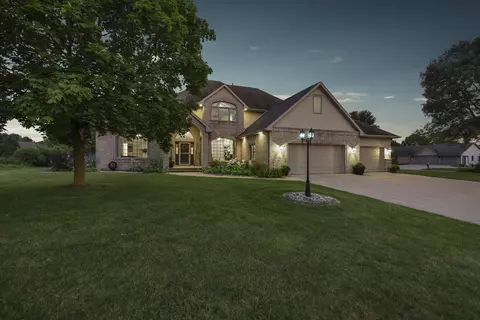 Exterior - w2575 Fontana Way, Appleton, WI 54915 photo 18 of 20
