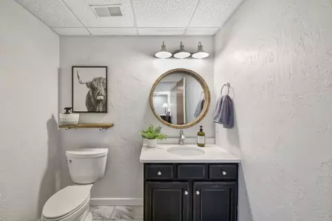 Bath - w2575 Fontana Way, Appleton, WI 54915 photo 7 of 7