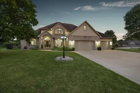 Exterior - w2575 Fontana Way, Appleton, WI 54915 photo 17 of 20