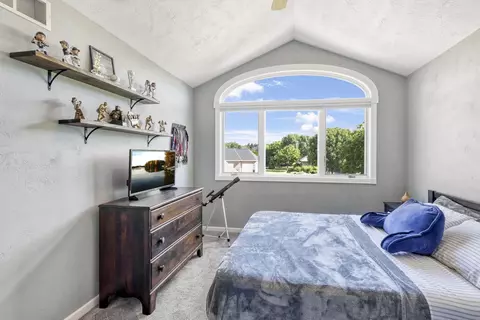Bedroom - w2575 Fontana Way, Appleton, WI 54915 photo 15 of 16