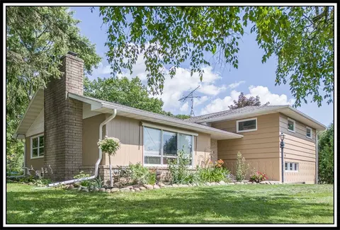 464 Hoffmann Ct, Manawa, WI 54949