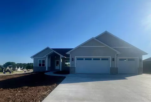 1669 Sweetbriar Way, Green Bay, WI 54311