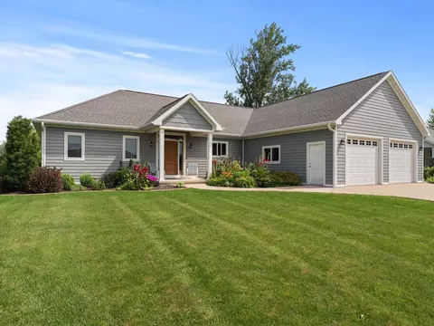 1222 W Juniper St, Sturgeon Bay, WI 54235