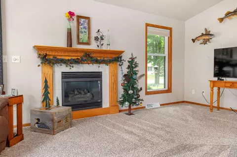 Living - n9416 Rosella Drive, Appleton, WI 54915 photo 3 of 3