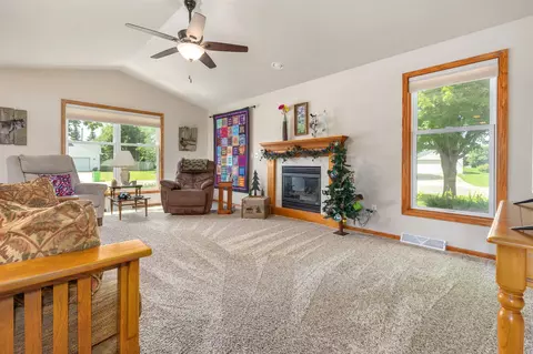 Living - n9416 Rosella Drive, Appleton, WI 54915 photo 2 of 3