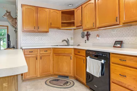 Kitchen - n9416 Rosella Drive, Appleton, WI 54915 photo 3 of 4